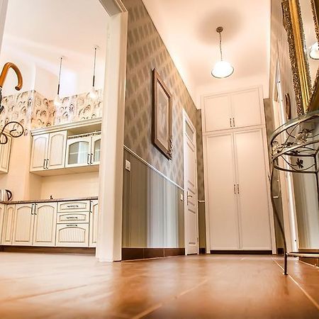 Gorgeous Apartments In Historical Center Of Lvov Bagian luar foto